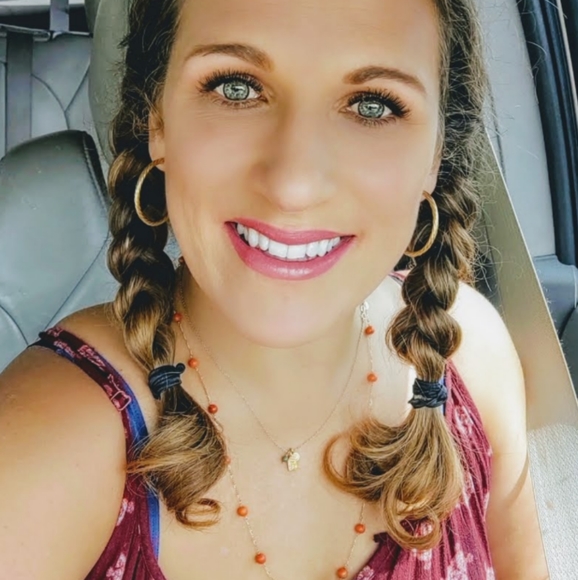 Meet your Posher, Chelle - Picture 1 of 1